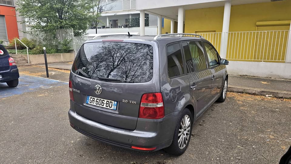 Volkswagen Touran 2005 — photo 1